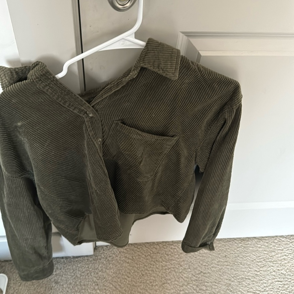 Green cropped corduroy shirt